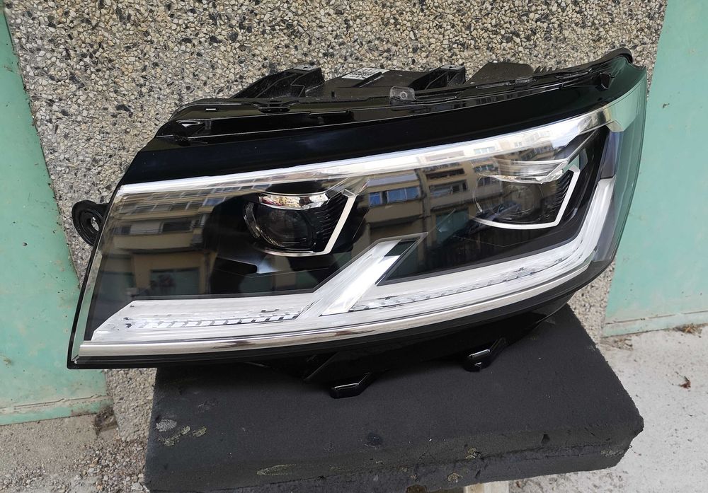 Оригинални  фарове Ляв Десен  Vw T6.1  Transporter Full Led