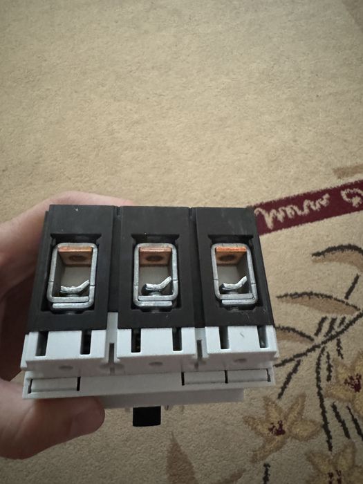 Intrerupator de circuit NZMB1-A100 100A 3P Eaton Siguranta Nou