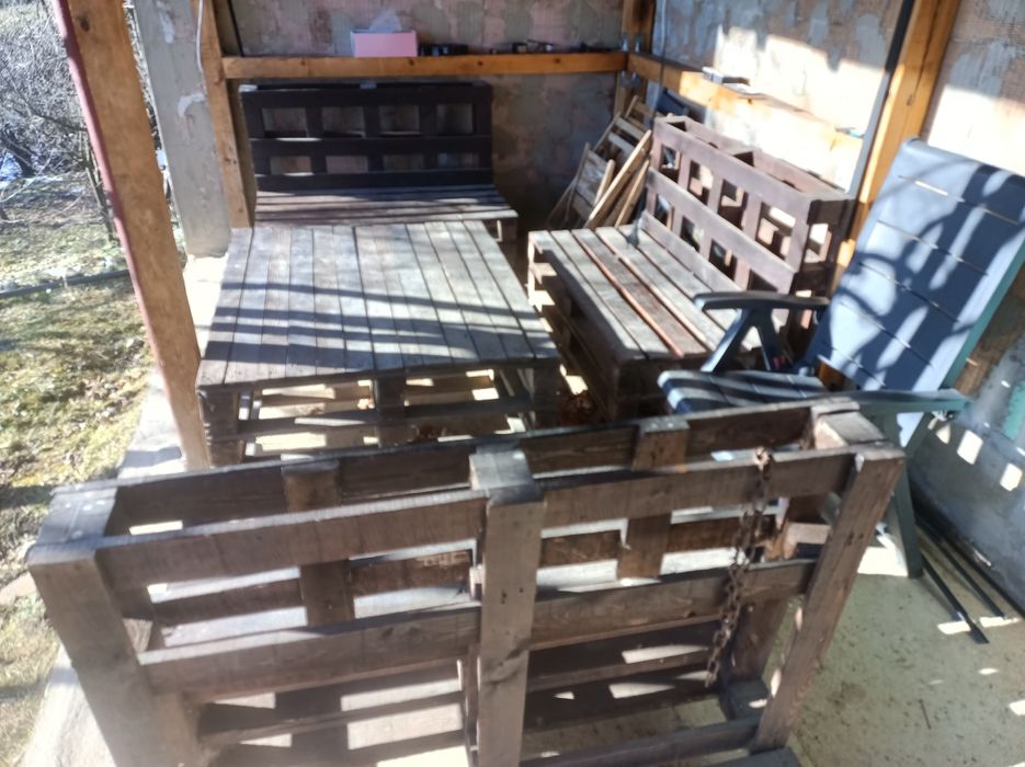 Пейки и маса от палета