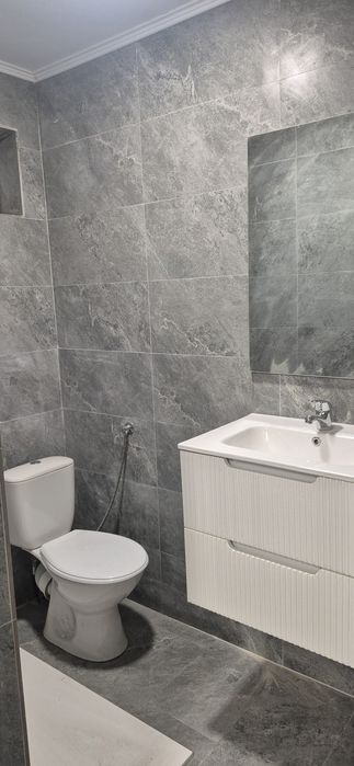 Închiriez spațiu comercial/birou.