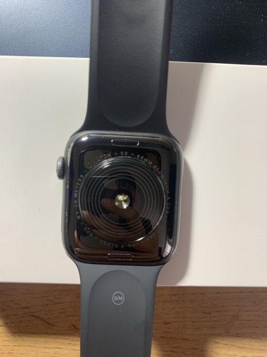 Apple Watch SE 44 мм