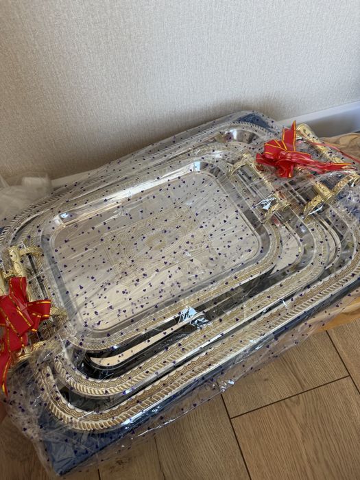 Поднос серебристый