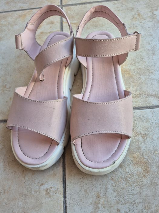 Отлично запазени сандали