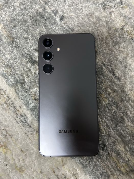 (Galaxy S24+) с кълъф и кабел, чисто нов!