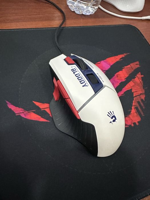 Mishka: Bloody W95 Wireless Gaming Mouse