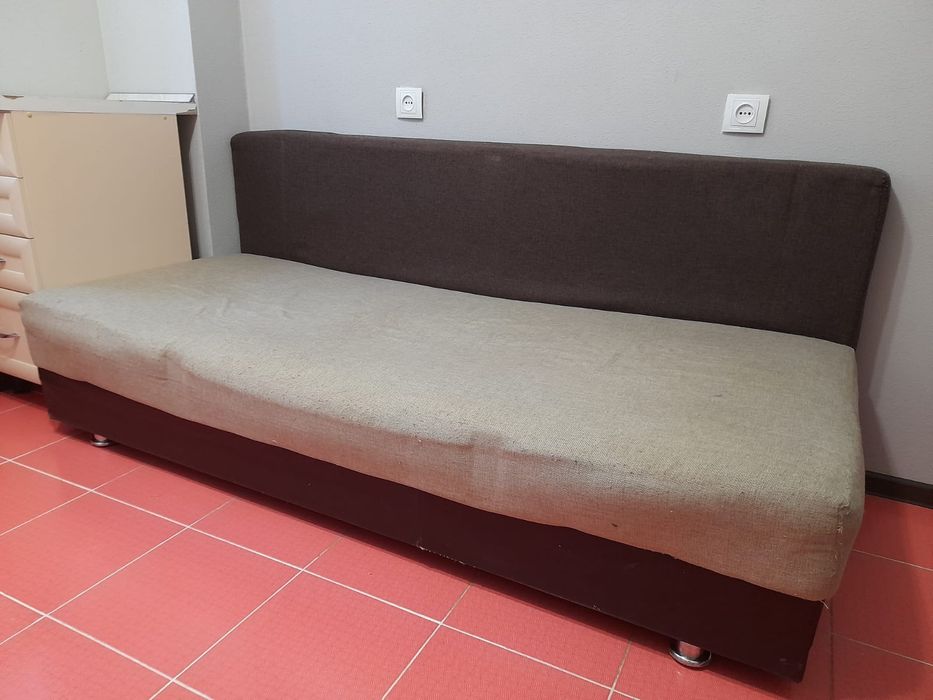 Отдам раскладной диван и стол