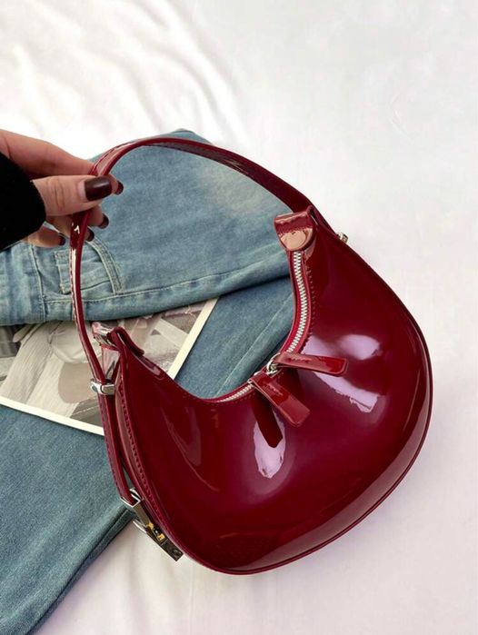 Чанта в цвят Бордо.