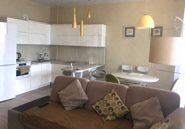 Дава се под наем Тристаен апартамент в Пловдив, Младежки Хълм - 88 кв.м за 306 € - Снимка #1