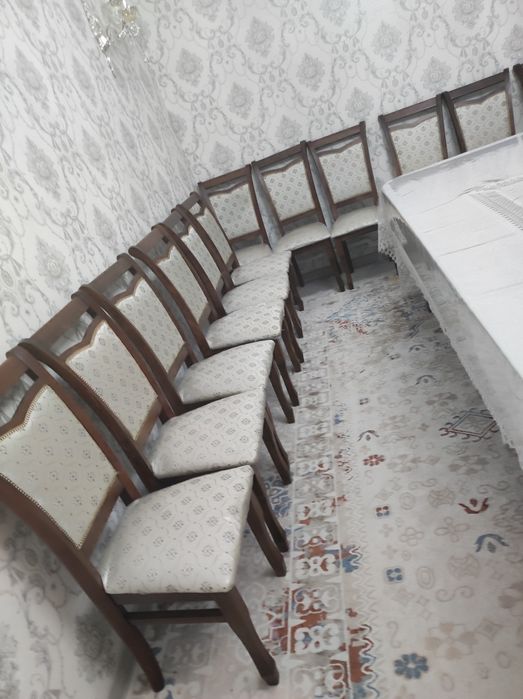 Стол со стулями в отличном состояние