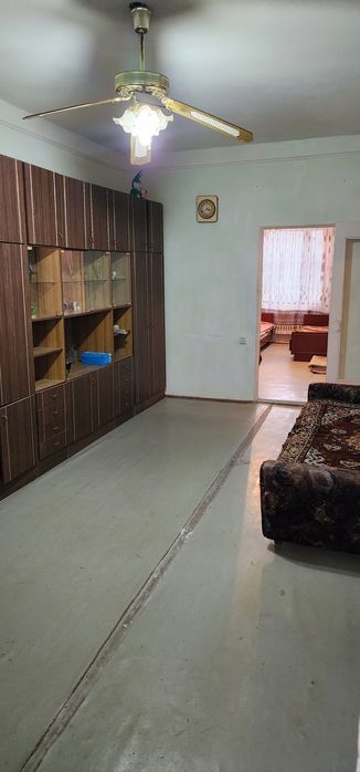 Квартира в Гулистан  2х комнатная.возможно под магазин или салон