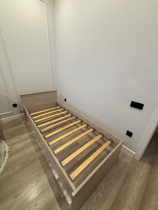 Кровать вместе с матрасом