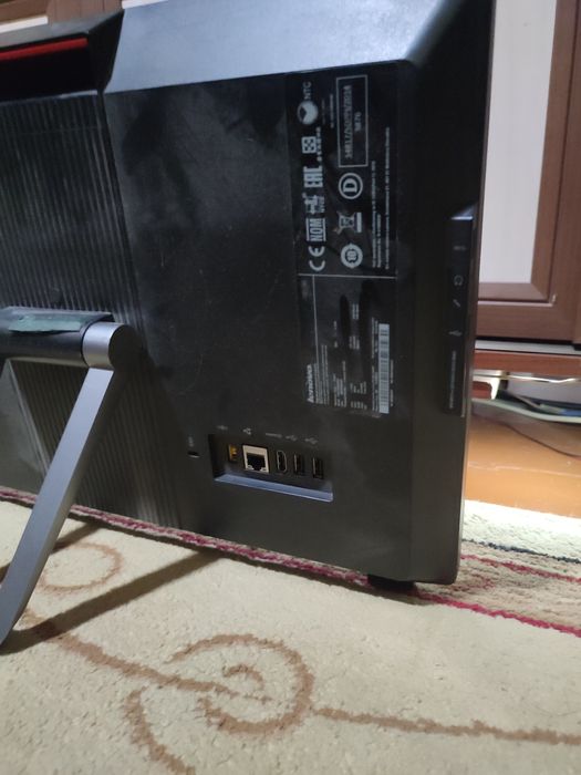Моноблок Lenovo. В рабочем состоянии. (Дисплей не работает)