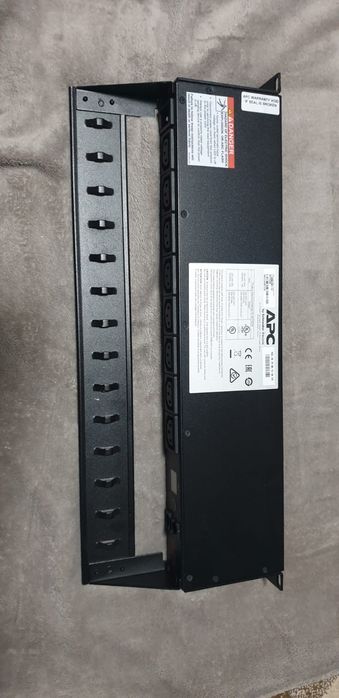 Unitate de distributie a energiei - PDU APC AP7920B, Switched, 8 prize