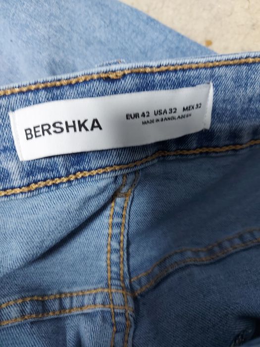 Blugi berska marimea 42