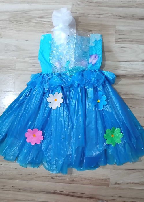 Rochie din materiale reciclabile,pt fetite,mar 5-7 anii