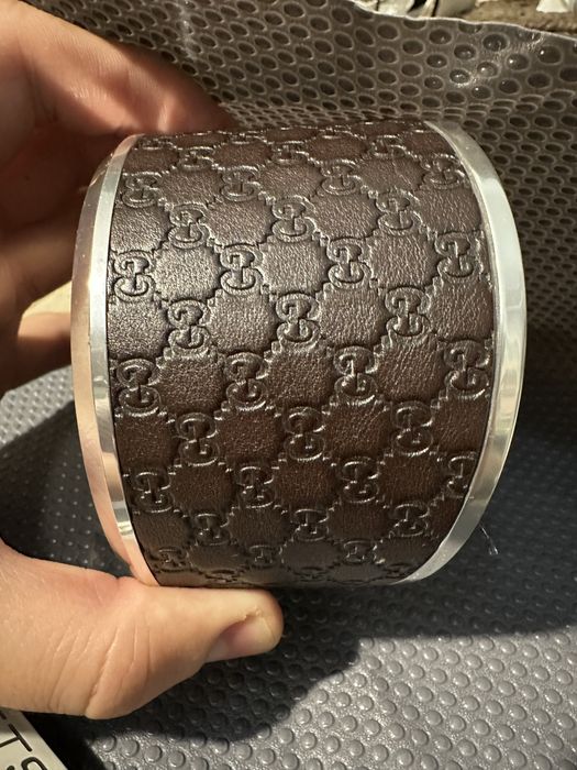 Продам часы Gucci 210