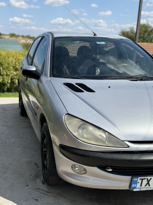 Пежо 206  1.4 Бензин 2003г