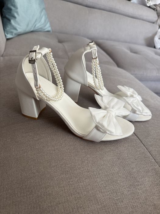 Sandale noi de ocazie sau mireasa