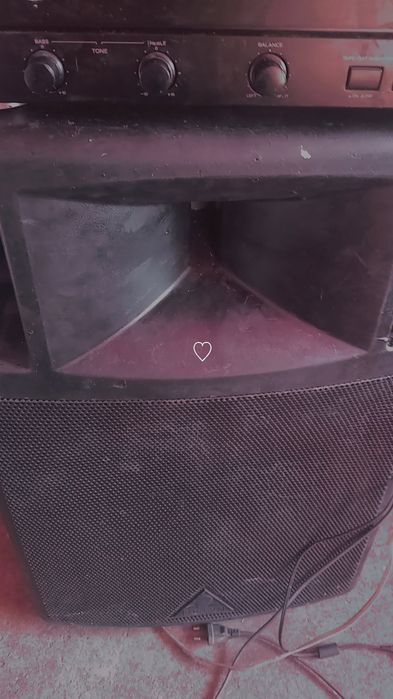 Vând boxa cu stație sony