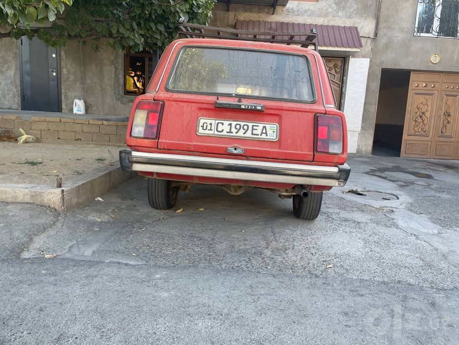Vaz 2104 rangi qizil 1990 yil