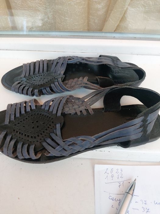 Дамски обувки  и  сандалети