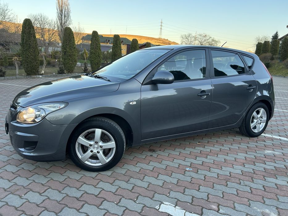 -Hyundai i30 facelift-2010-1.4benzina-109cai-euro4-adusa din germania-