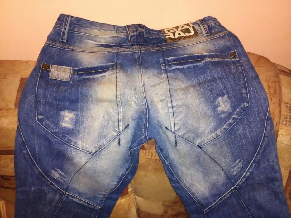 Маркови дънки,Лии Купър''