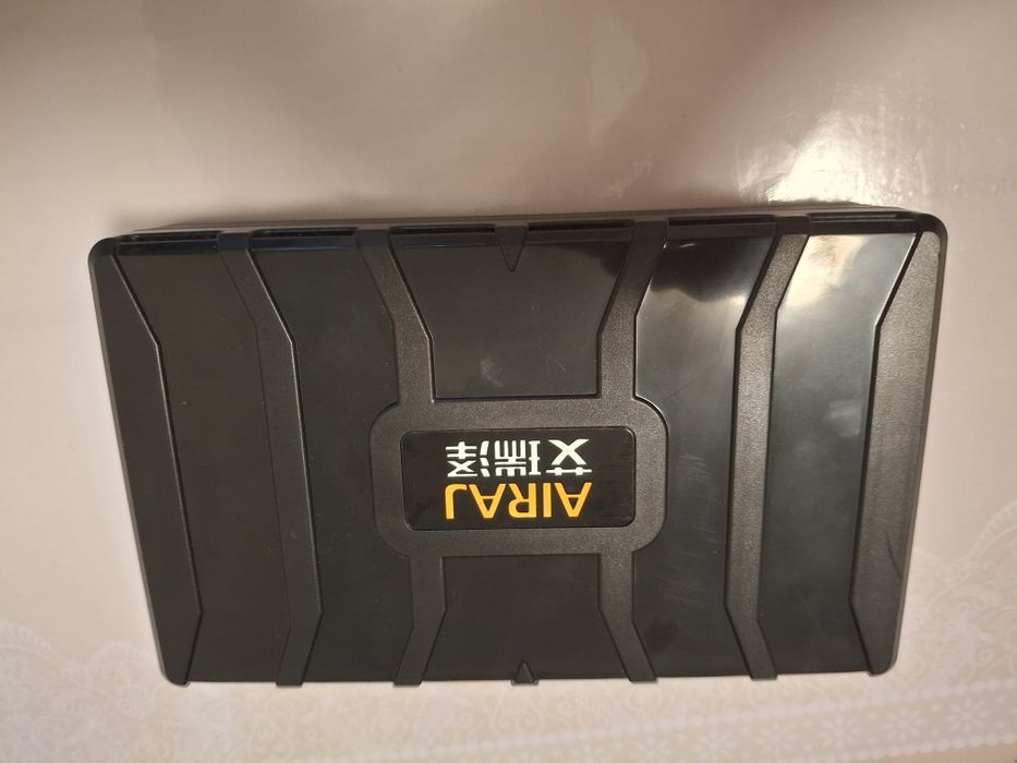 Набор инструментов для разборки телефонов.