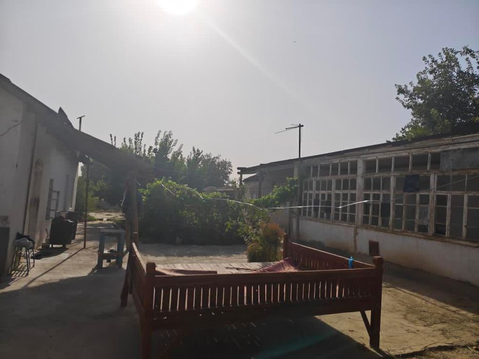 Hovli sotiladi 18 sotix. Yer maydoni katta