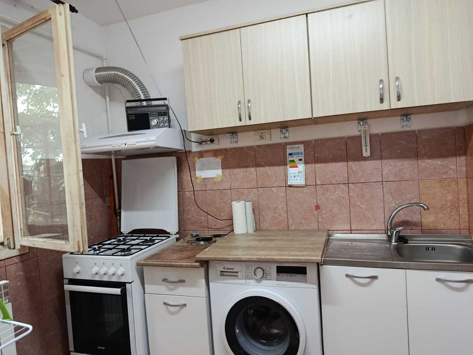 Apartament cu o cameră de vânzare la parter Zona Confectii