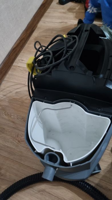 Моющий пылесос Karcher Puzzi 8/1