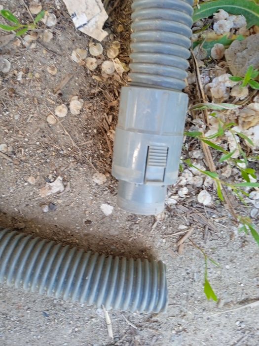 Шланги и щетки от пылесоса