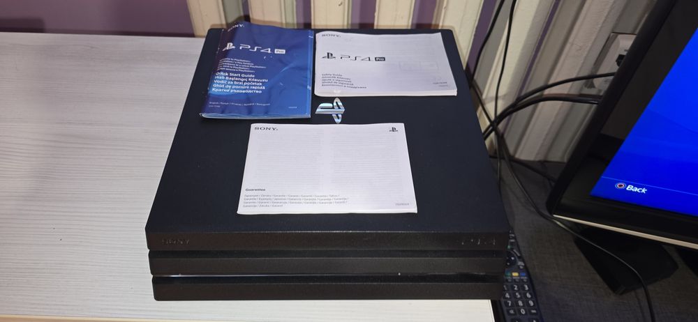 ПРОДАВАМ PSP4 pro с FORTNITE и 5 игри към него много запазен ъпдейтнат с новата версия