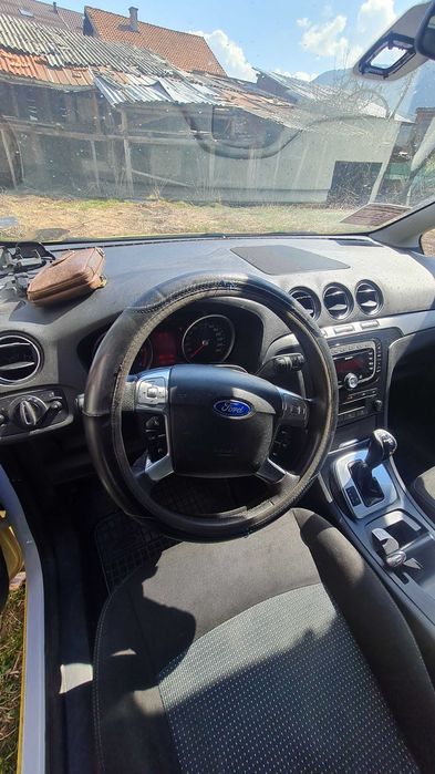 Продавам мини ван форд галакси 2015