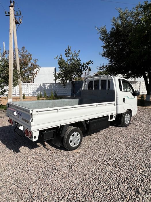 Kia bongo electr sotiladi