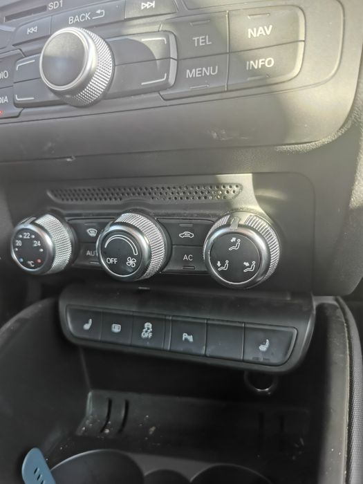 Vând Audi A1 1.6 TDI