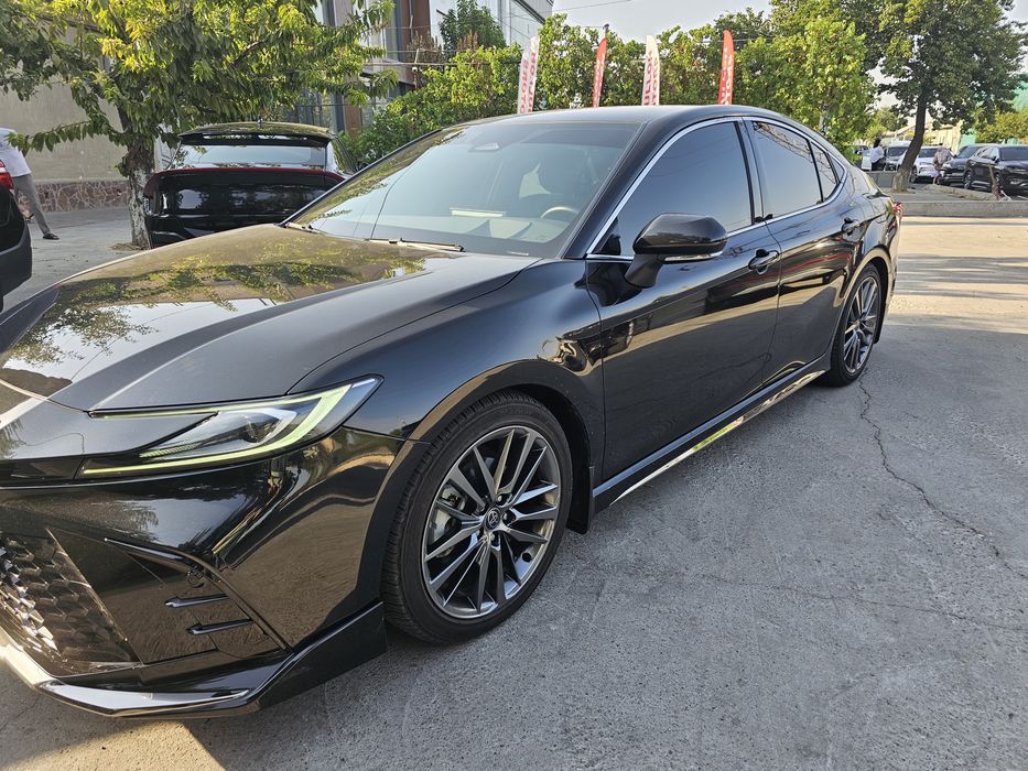 Toyota Camry 80. Gibrid Yili 2024. Yurgani 30000. Narxi 35200