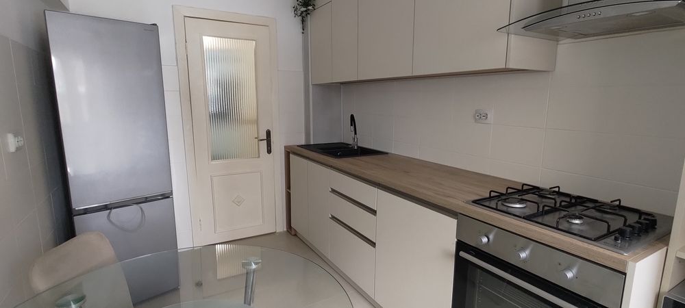 Inchiriez partament in centru cu loc de parcare