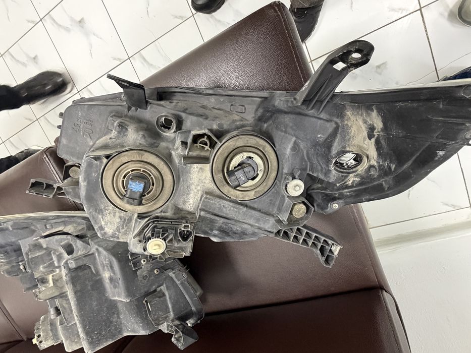 Фар Toyota Land Cruiser Prado 150