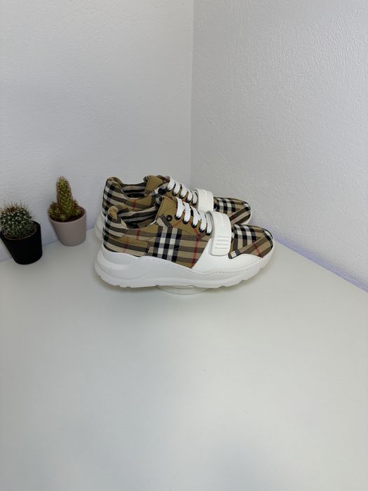 Burberry (PREMIUM)
