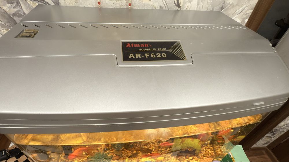 Продам аквариум с рыбками