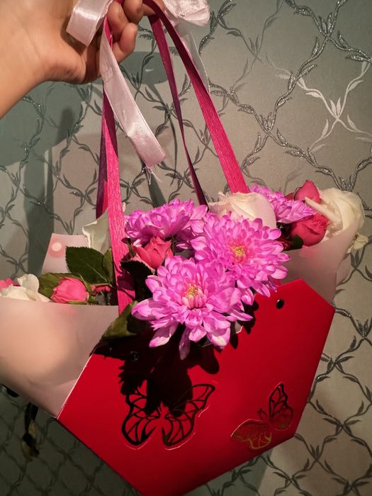 Красивый букет в подарочной упаковке