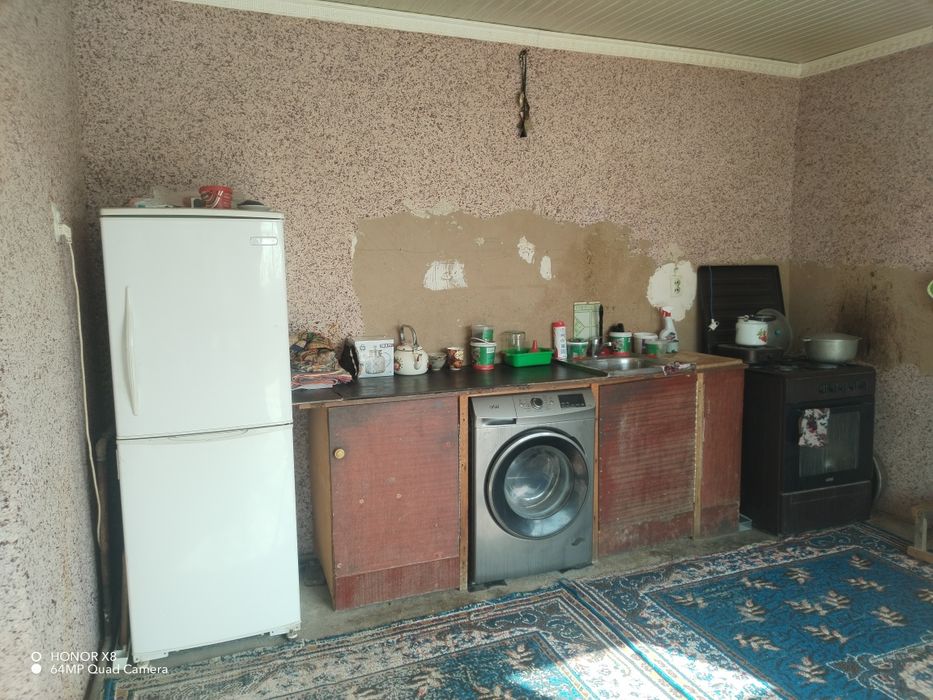 Uy sotiladi narxini kelishamiz