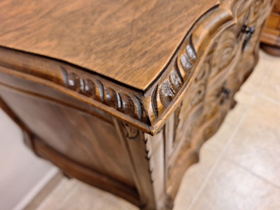 Скрин дъб с богата дърворезба