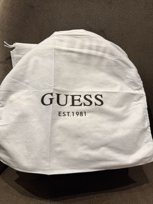 Дамска раница Guess