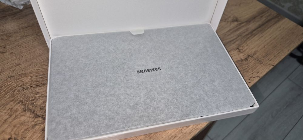 Samsung s6 lite со стилусом новый в упаковке