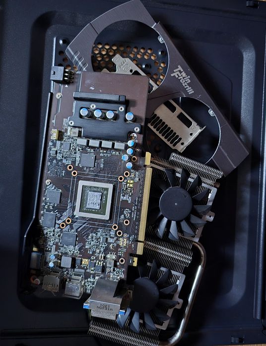 Servicii mentenanță PC (laptop, console, computere)