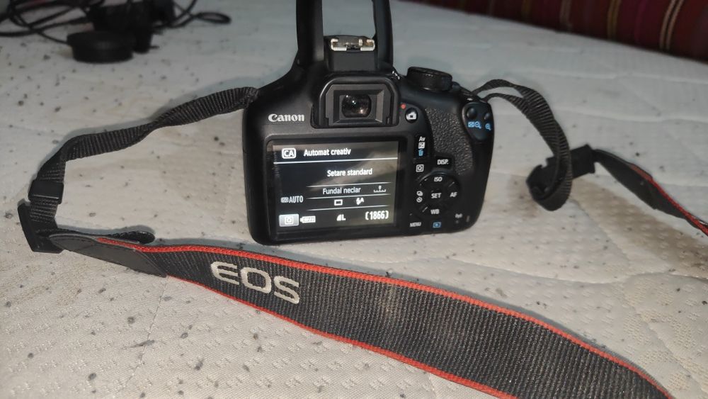 Aparat foto Canon EOS 1300D cu obiectiv 18-55mm