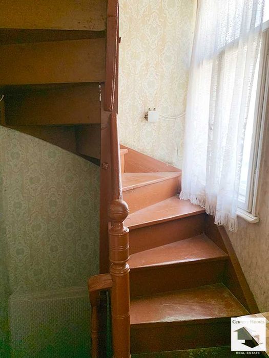 105595 Очарователна триетажна къща с гараж и двор във Велико Търново