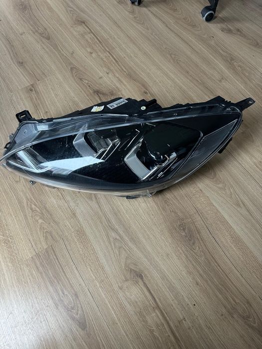 Far stânga Ford Kuga 2020 cod produs:LV4B-13E015-CA